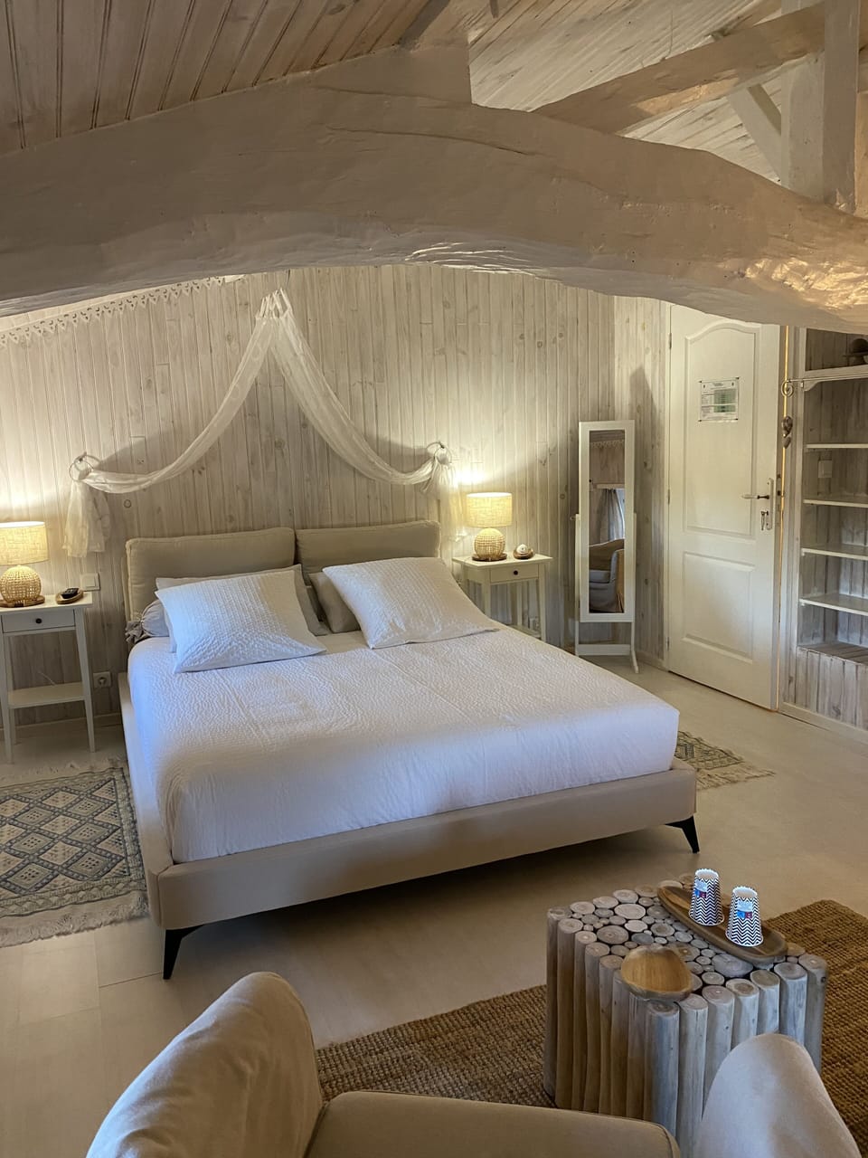 Double Room (Romane) | Premium bedding, individually decorated, individually furnished