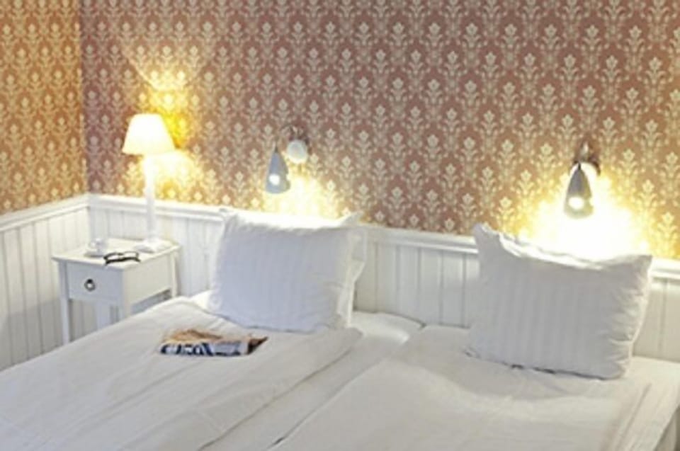 Double or Twin Room | Desk, blackout drapes, iron/ironing board (on request), WiFi (free)