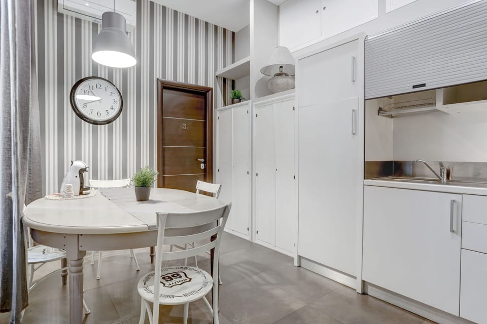 Fridge, cookware/dishes/utensils