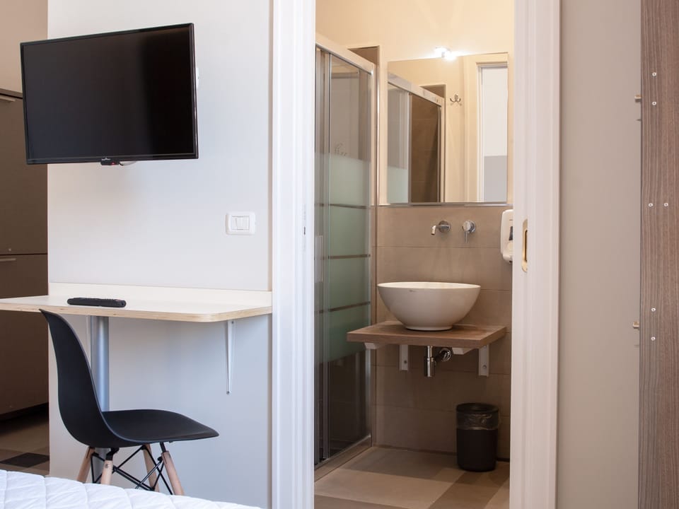 Deluxe Double or Twin Room, Private Bathroom | Bathroom | Shower, hair dryer, towels, soap