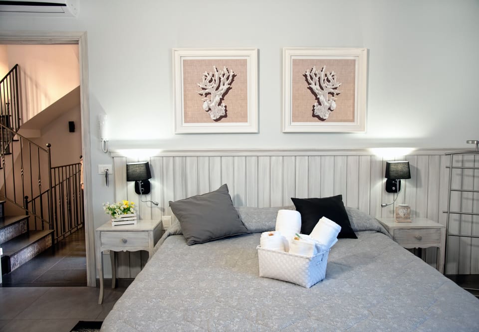 5 bedrooms, Frette Italian sheets, premium bedding, down comforters