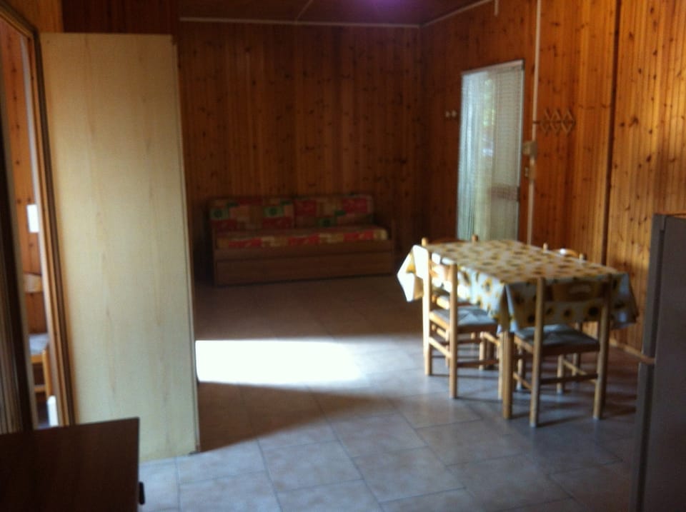 Bungalow, 2 Bedrooms | Living area