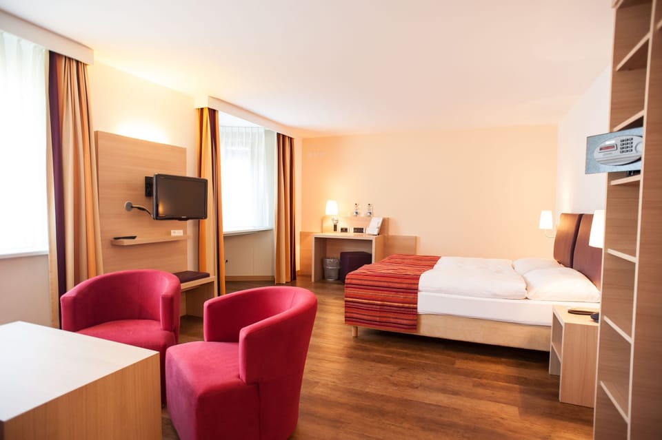 Junior Suite | Down comforters, in-room safe, desk, soundproofing