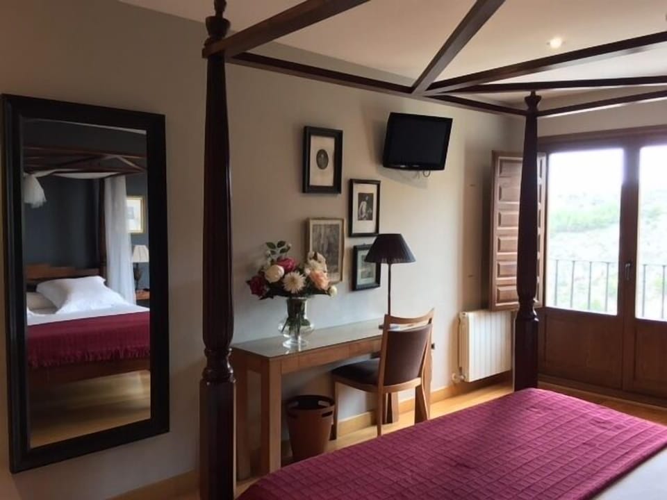Family Quadruple Room | 1 bedroom, desk, blackout drapes, bed sheets