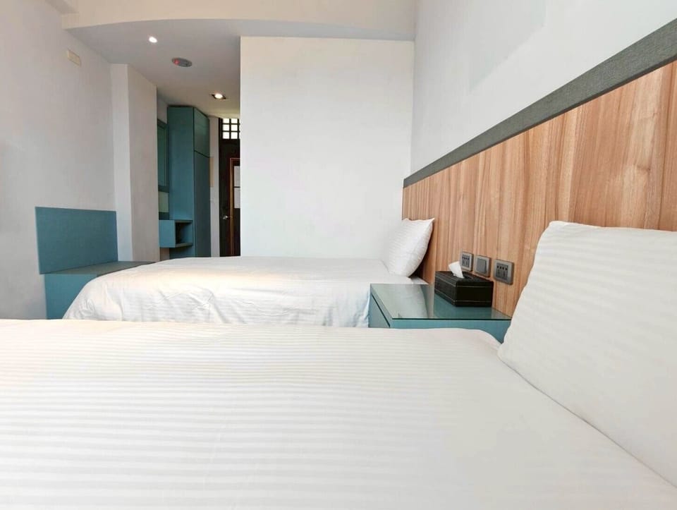 Comfort Twin Room, Courtyard View | Desk, laptop workspace, soundproofing, free WiFi
