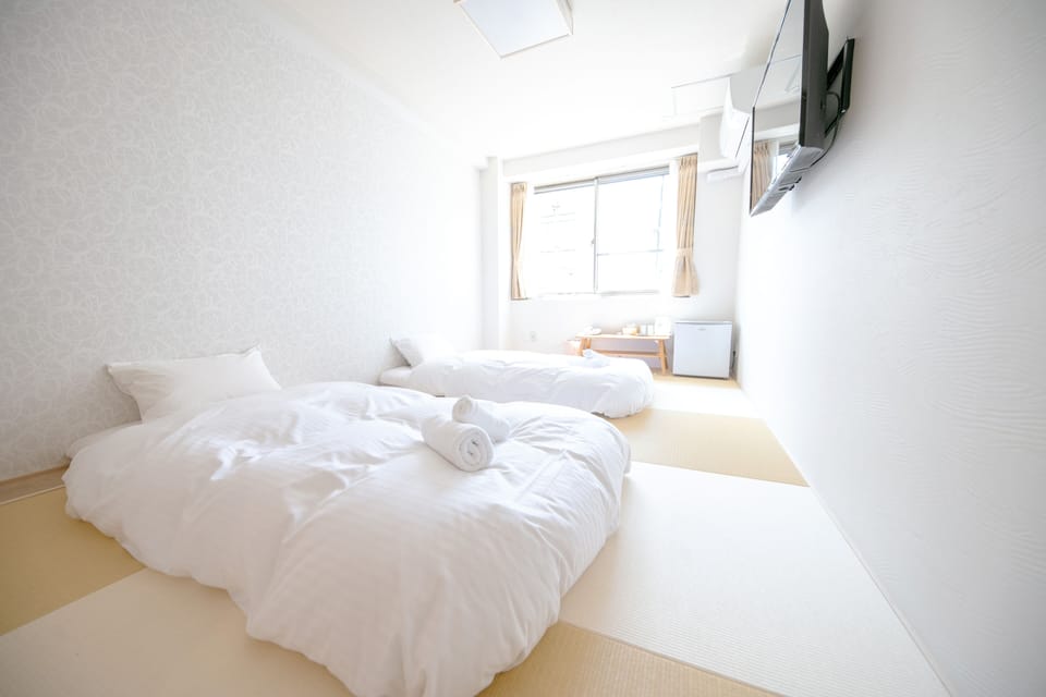 Blackout drapes, free WiFi, bed sheets