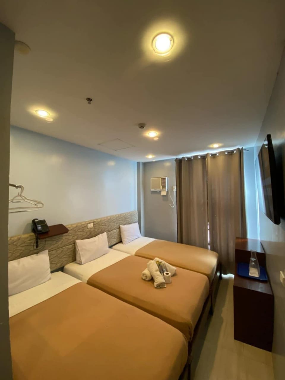 Basic Triple Room | Premium bedding, individually furnished, desk, laptop workspace