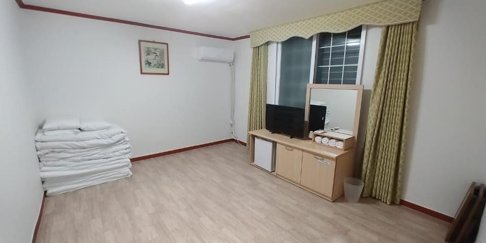 Standard Triple Room (Korean style_Ondol) | Soundproofing, free WiFi