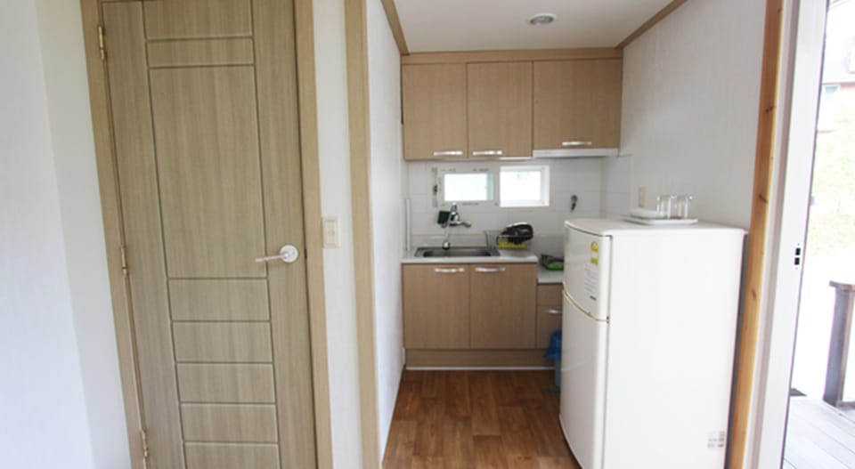 Bungalow | Private kitchenette | Fridge