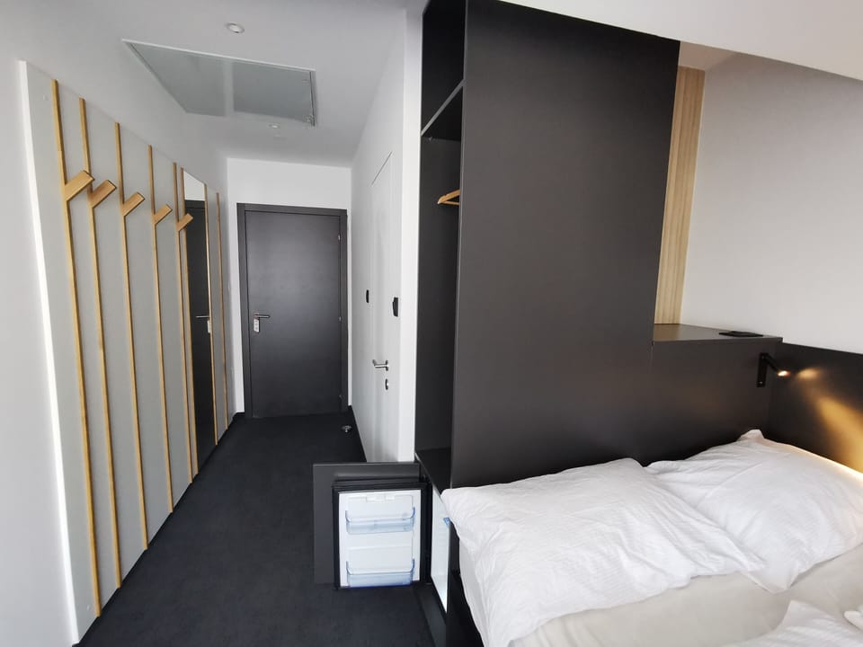 Single Room (Castle View) | In-room safe, desk, free WiFi, bed sheets