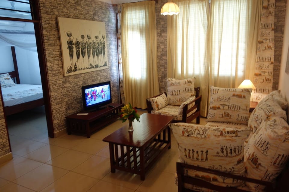 Classic Apartment, 1 Bedroom (1) | Living room | LED TV