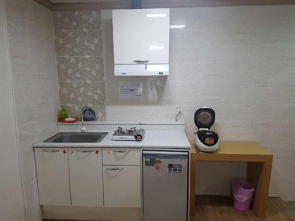 Fridge, microwave, stovetop, electric kettle