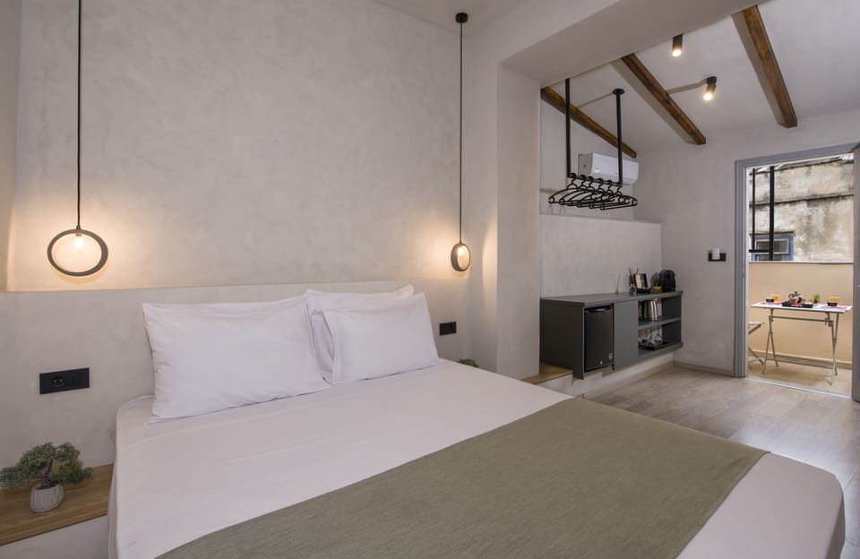Superior Double Room (2nd Floor) | Desk, soundproofing, iron/ironing board, free WiFi