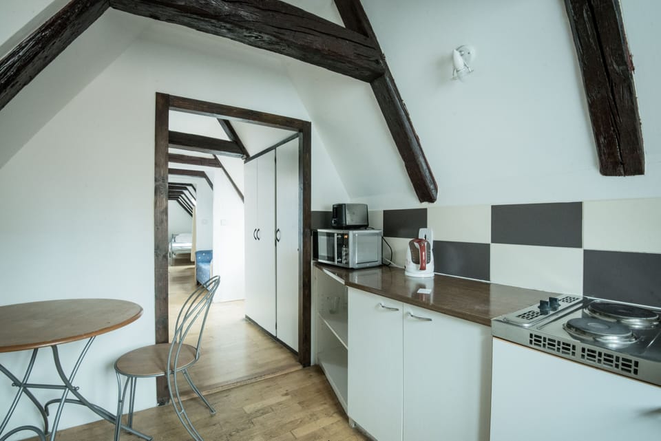 4-Bed Suite with Private Bathroom | Private kitchen | Shared fridge, microwave
