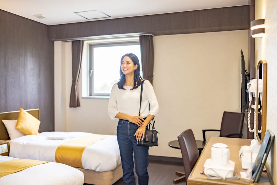 Twin Room, Non Smoking | Desk, free WiFi, bed sheets