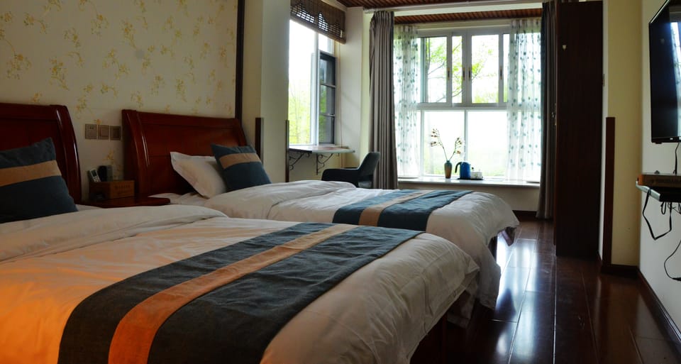 Standard Twin Room | Desk, blackout drapes, WiFi (free)