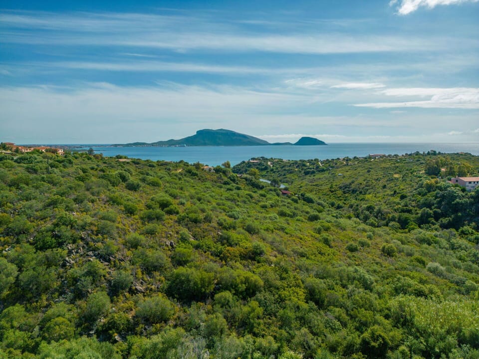 Cloud, Sky, Water Resources, Natural Landscape, Highland, Coastal And Oceanic Landforms, Terrain, Mountain, Horizon, Plain