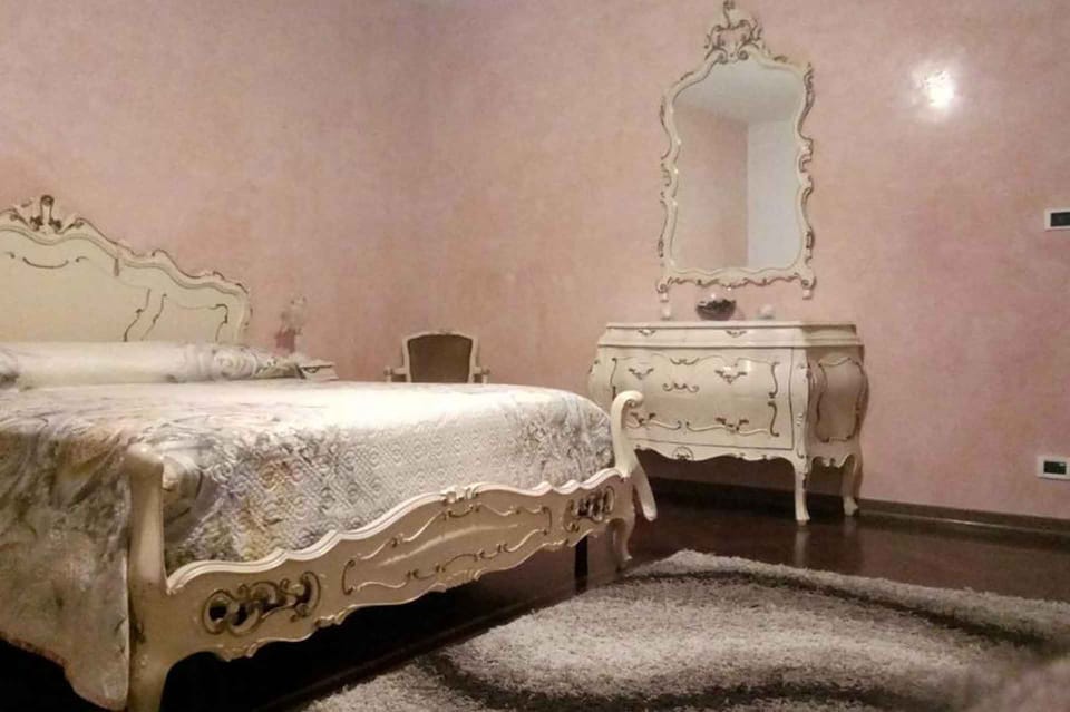 House, 2 Bedrooms | 6 bedrooms, hypo-allergenic bedding, individually decorated