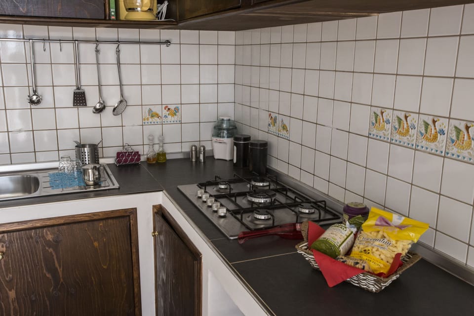 House, 2 Bedrooms | Private kitchen | Stovetop, dishwasher, espresso maker, coffee/tea maker