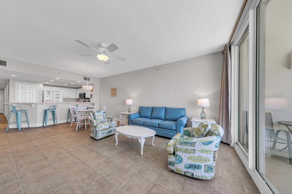 Living room with plenty of seating