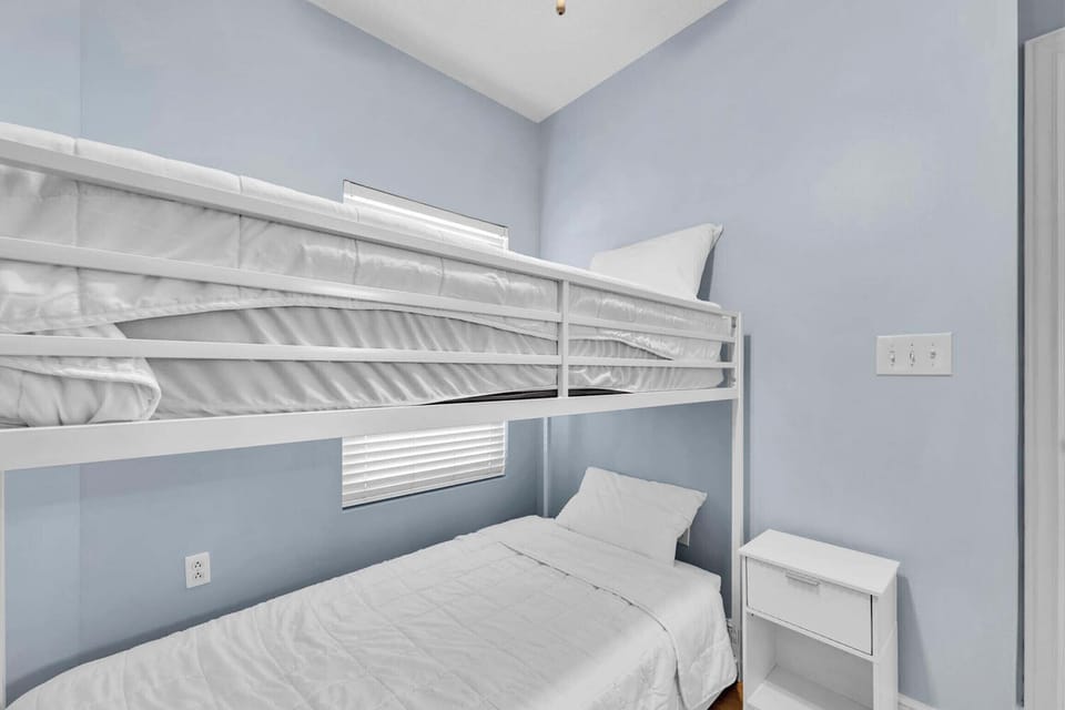 Guest bedroom
