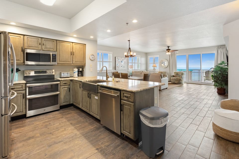 Fabulous kitchen - stainless and granite
