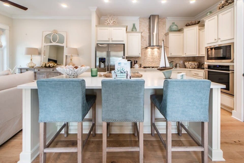 Breakfast Bar Seating for 3!!