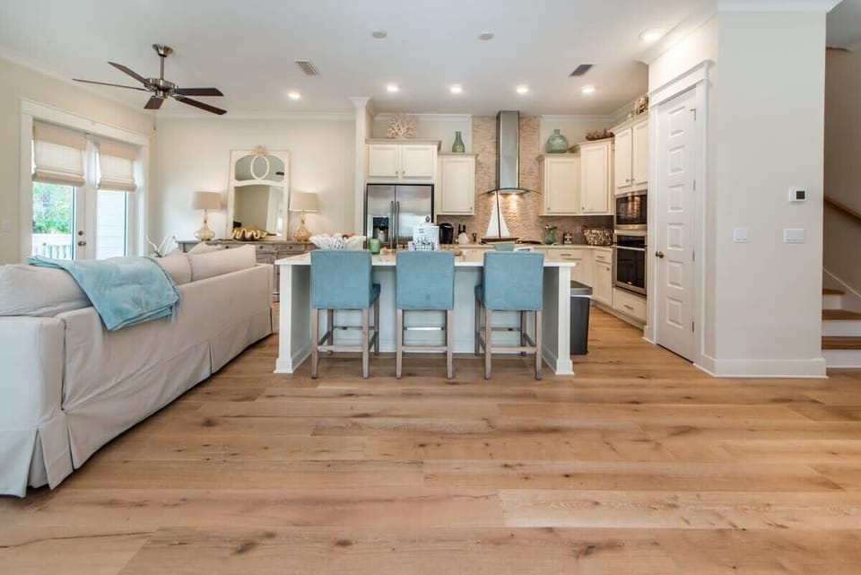 Room to Entertain the Family!!