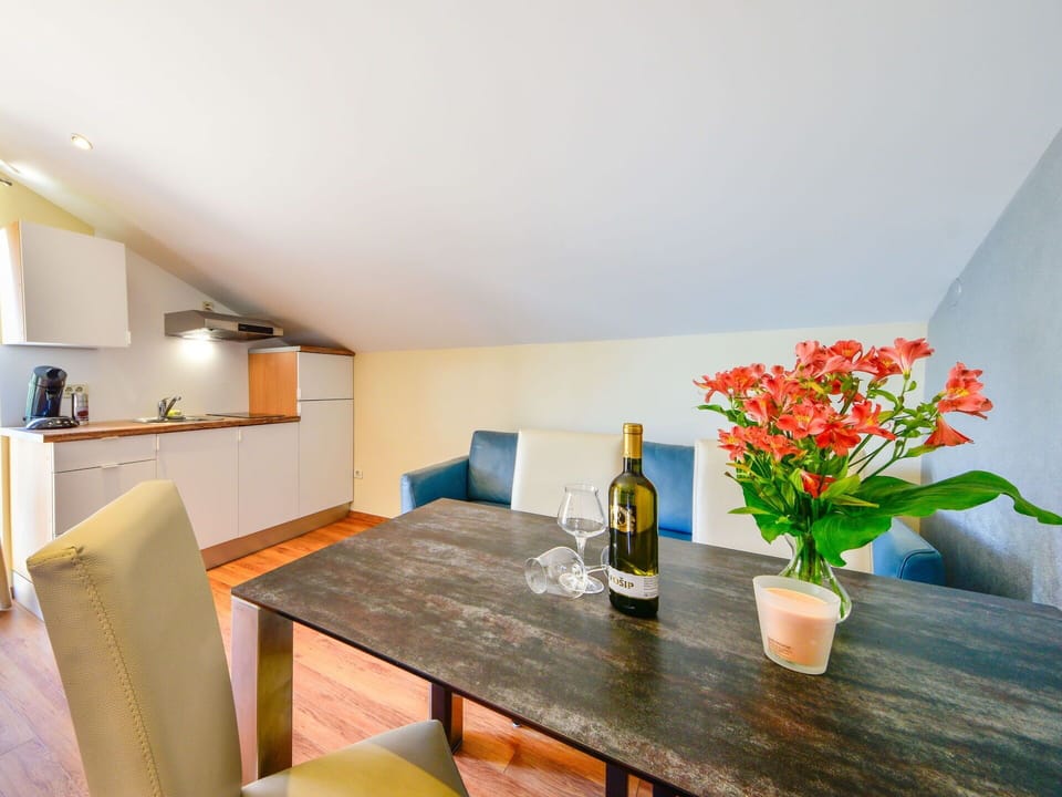 Table, Flower, Furniture, Plant, Property, Building, Houseplant, Wood, Interior Design, Orange