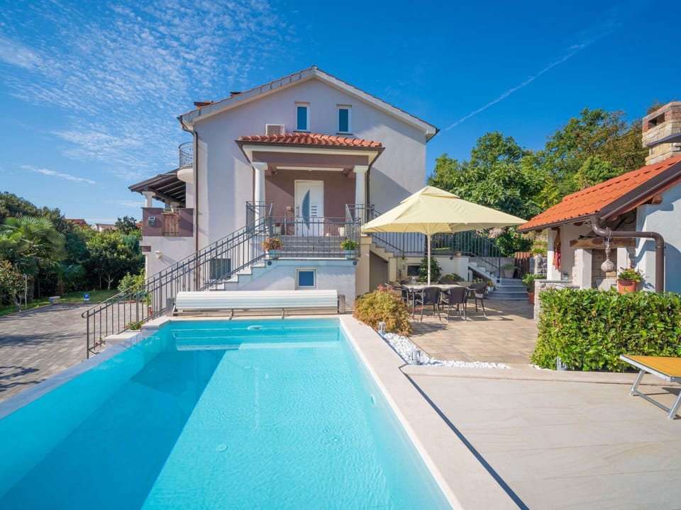 Property, House, Building, Swimming Pool, Real Estate, Home, Estate, Villa, Architecture, Residential Area