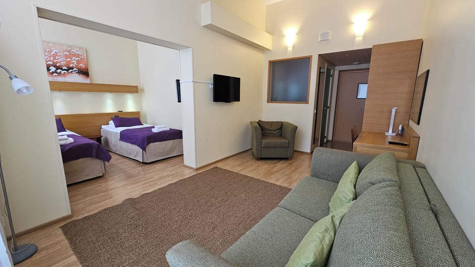 Junior Suite | Desk, blackout drapes, soundproofing, iron/ironing board