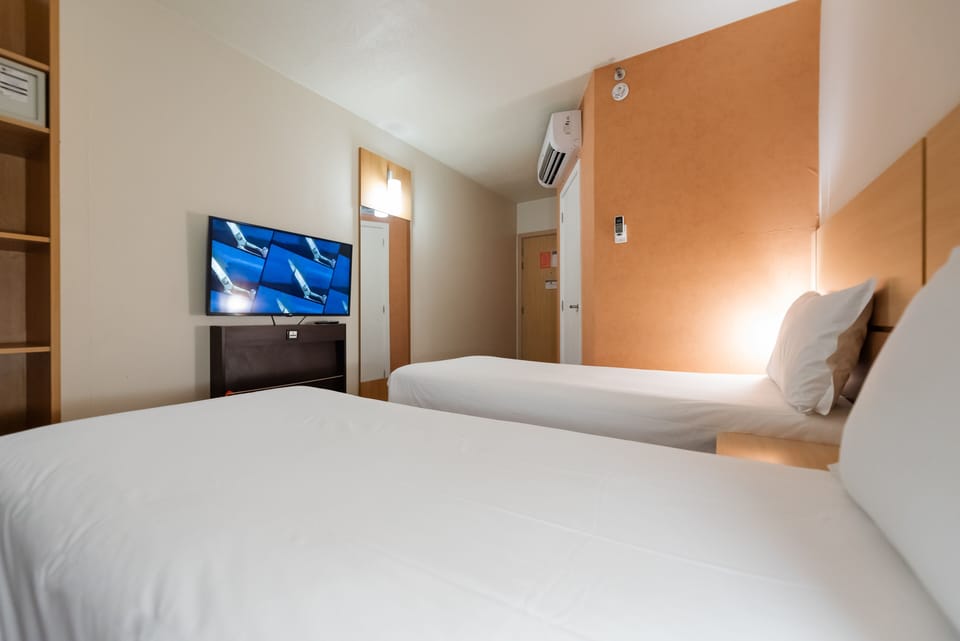 Standard Twin Room, 2 Twin Beds | Hypo-allergenic bedding available, minibar, in-room safe, desk