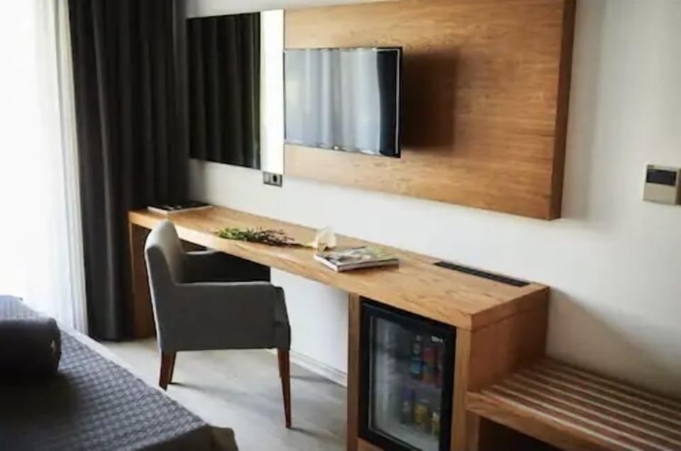 1 bedroom, Egyptian cotton sheets, premium bedding, memory foam beds