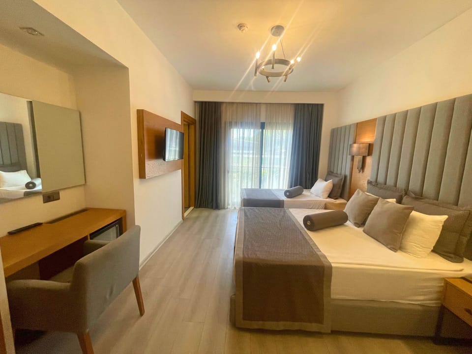 Family Room, City View | 1 bedroom, Egyptian cotton sheets, premium bedding, memory foam beds