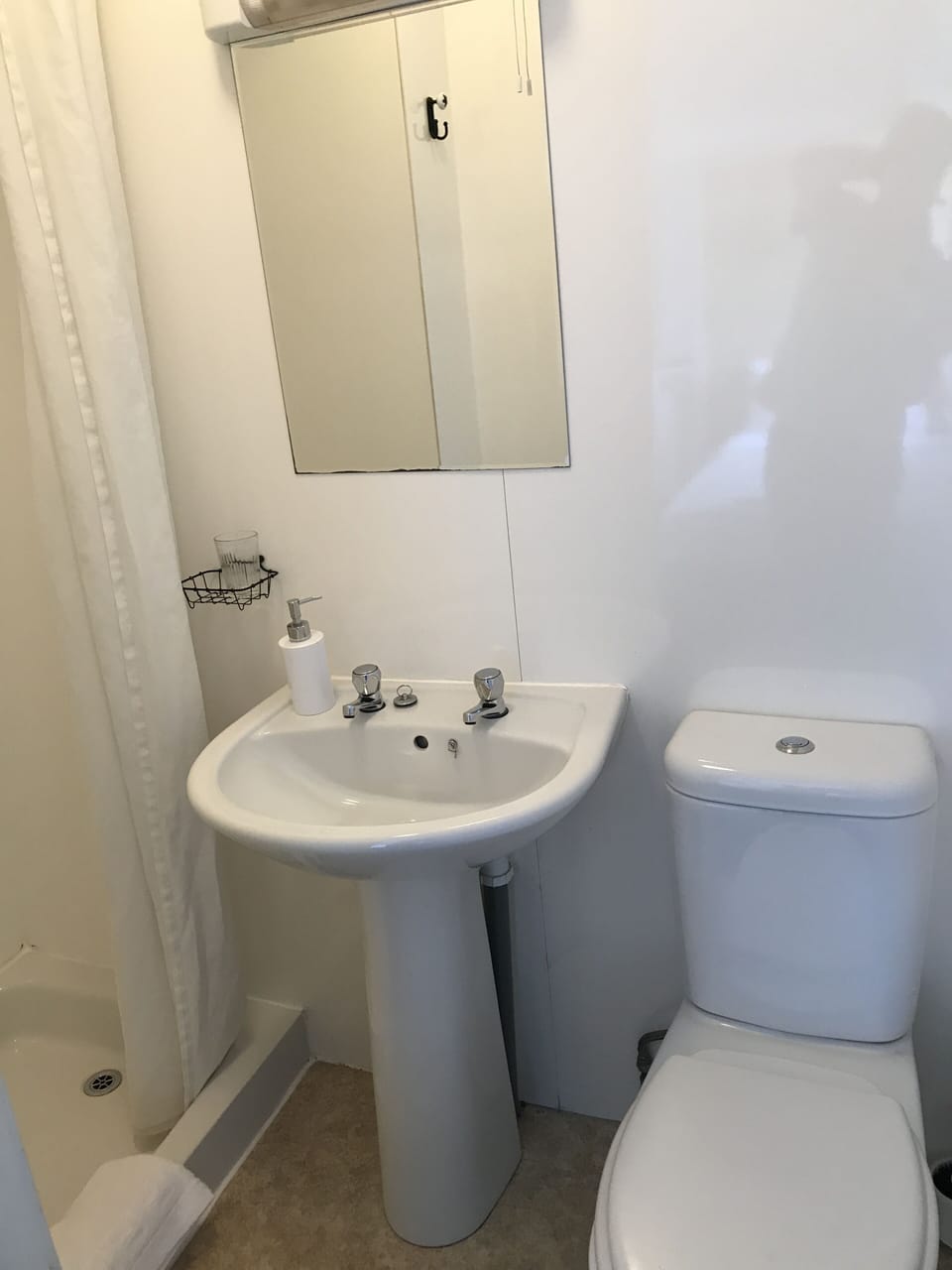 Single Room | Bathroom | Shower, towels