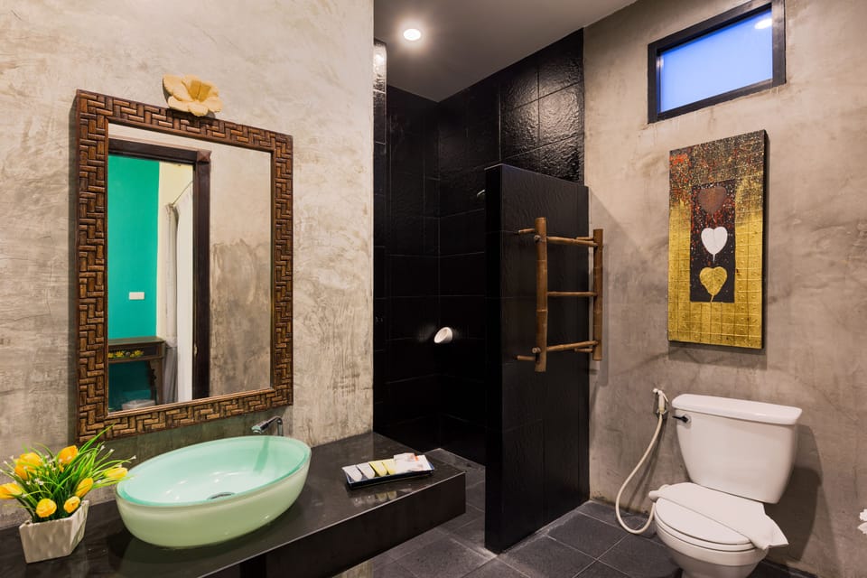 Shower, free toiletries, hair dryer, towels
