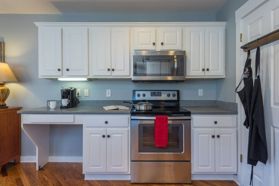 Spacious kitchen with stainless appliances, dishwasher, and two types of coffeemakers (Standard Drip & Keurig).
