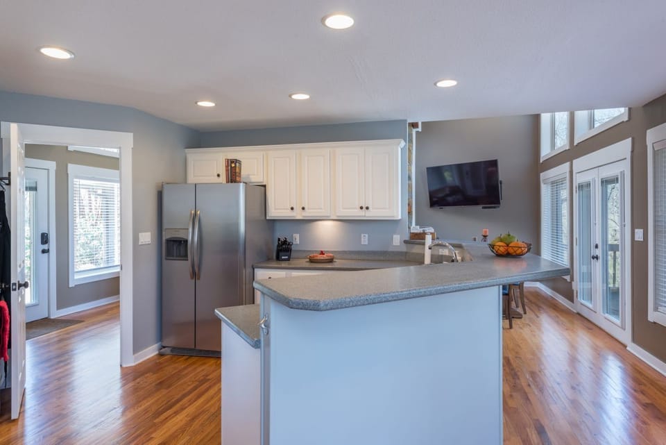 Spacious kitchen with stainless appliances, dishwasher, and two types of coffeemakers (Standard Drip & Keurig).