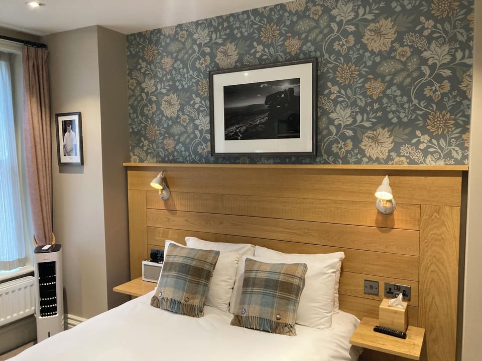 Double Room | Desk, iron/ironing board, free WiFi, bed sheets