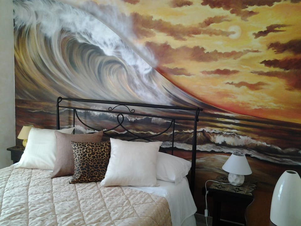 Double Room | Individually decorated, individually furnished, bed sheets