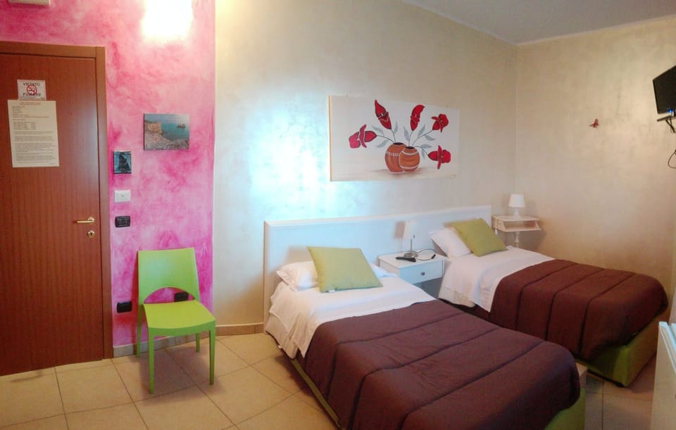 Basic Double or Twin Room | Individually decorated, individually furnished, bed sheets