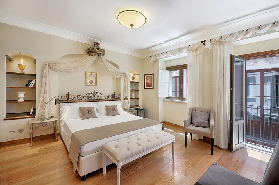 Luxury Suite, City View (Suite Umberto) | 1 bedroom, minibar, in-room safe, individually decorated