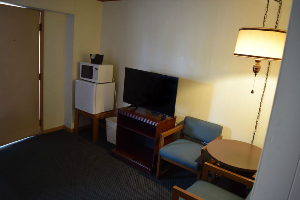 Deluxe Single Room | Desk, WiFi (free), individually furnished, bed sheets
