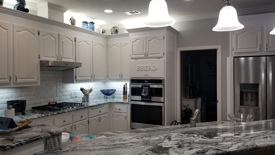 NEW ! UPDATED !! KITCHEN!! 