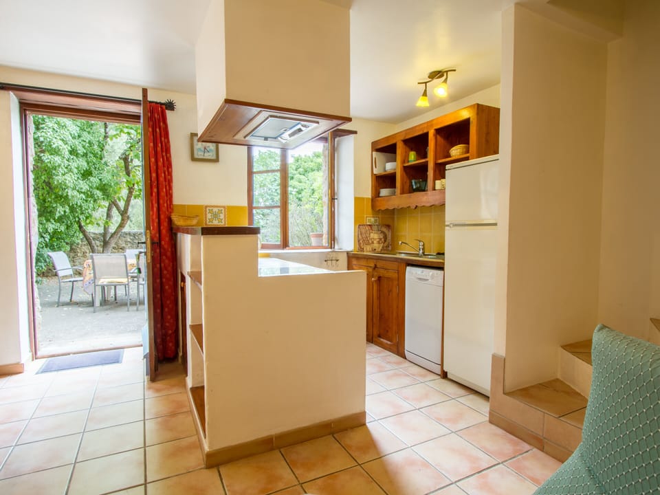 South terrace in the continuity of the dining area