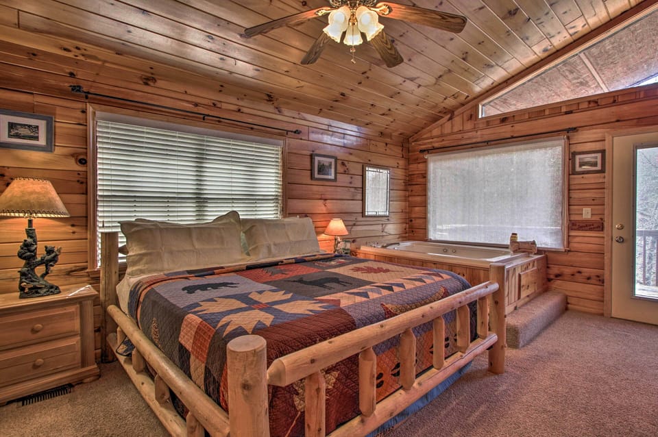 Bedroom | King Bed | Linens Provided | Jetted Tub