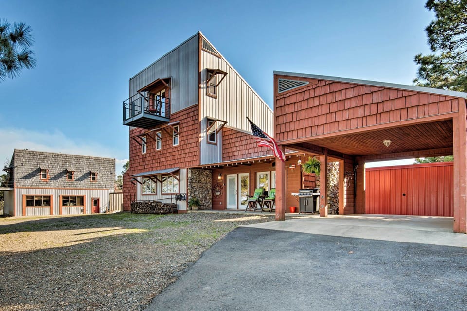 Exterior | Parking | Carport (1 Vehicle) | Driveway (3 Vehicles)