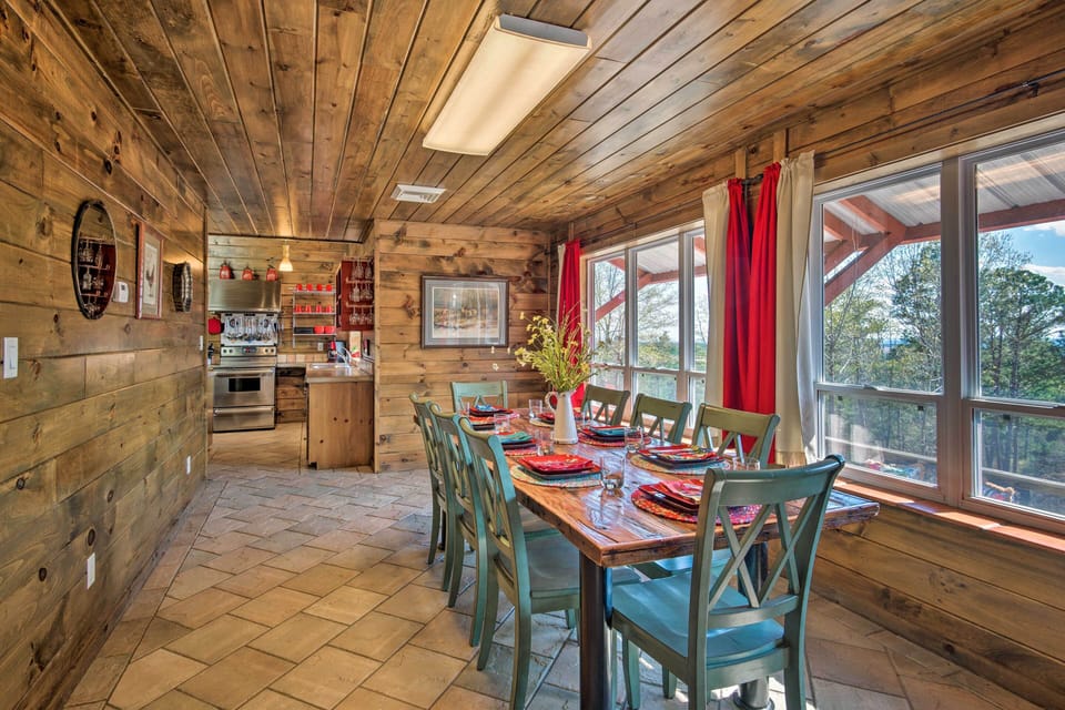 Dining Area | Dishes & Flatware Provided