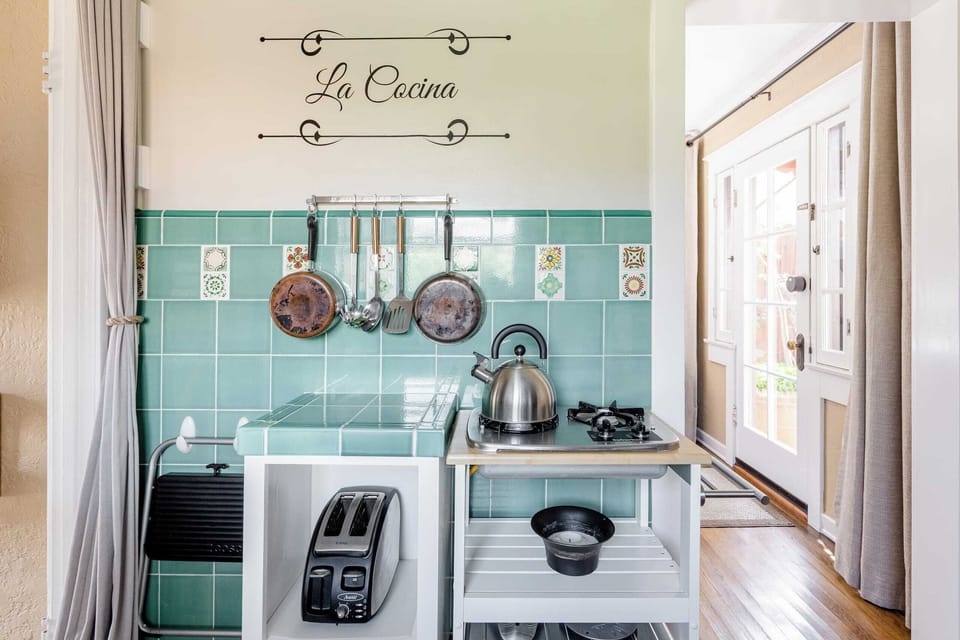Cocina! Your private charming quaint kitchen. 