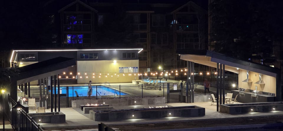 NEW POOL, HOT TUBS, FIRE PITS AND BBQS (Now OPEN Summer and Winter!)